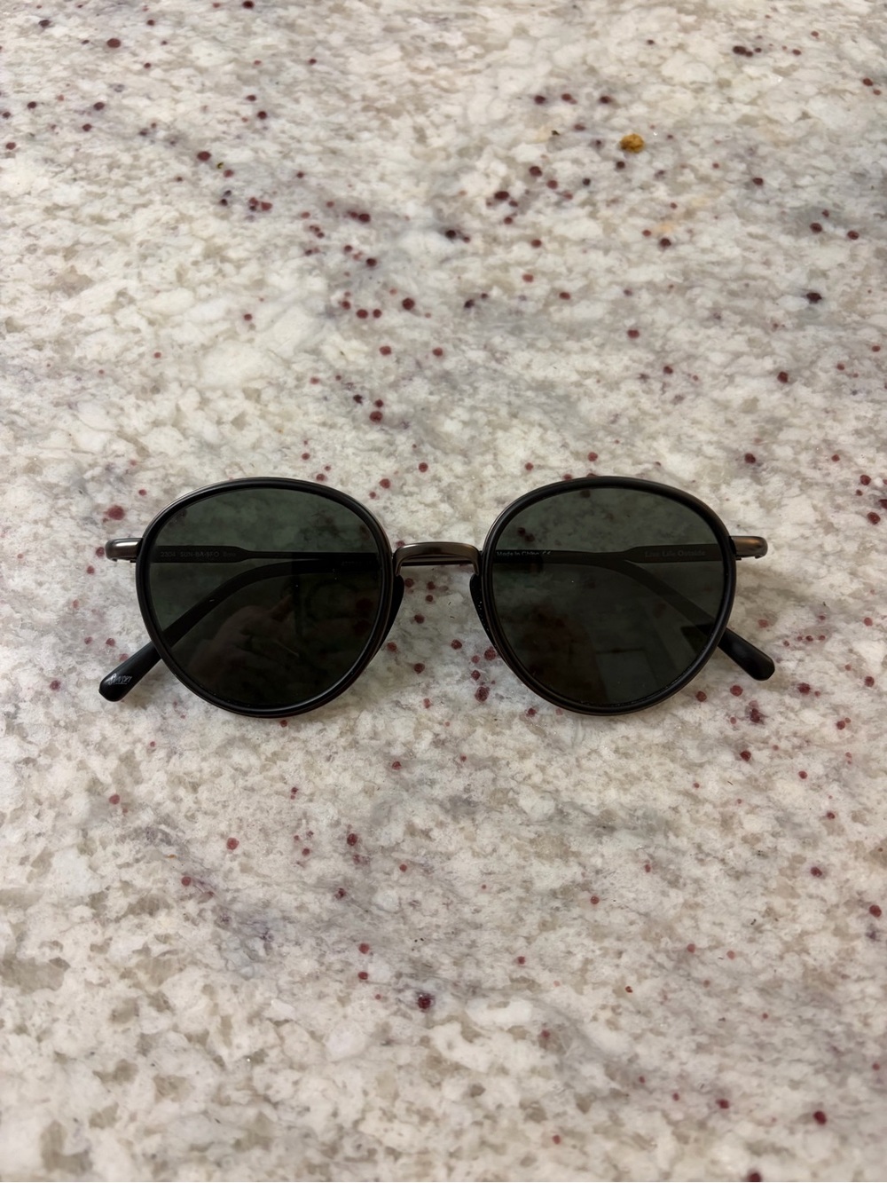 Sunski Baia Round Metal Frame Sunglasses in Black Forest Unisex